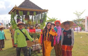 Parade Budaya Desa Meriahkan HUT Lombok Utara ke-17 dan HUT RI ke-80